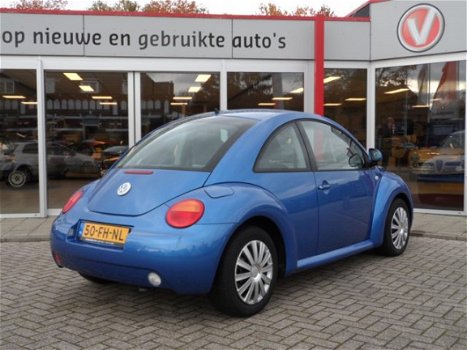 Volkswagen New Beetle - 2.0 Highline - 1