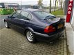 BMW 3-serie - 320i Executive Automaat | Leder | LM velgen | Afn. trekhaak | Ned. auto - 1 - Thumbnail