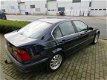 BMW 3-serie - 320i Executive Automaat | Leder | LM velgen | Afn. trekhaak | Ned. auto - 1 - Thumbnail