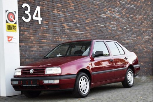 Volkswagen Vento - 1.8 CL NIEUW STAAT ORIGINEEL 16.000KM - 1