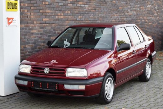 Volkswagen Vento - 1.8 CL NIEUW STAAT ORIGINEEL 16.000KM - 1