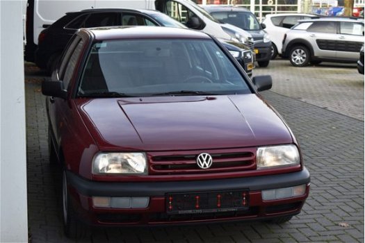 Volkswagen Vento - 1.8 CL NIEUW STAAT ORIGINEEL 16.000KM - 1
