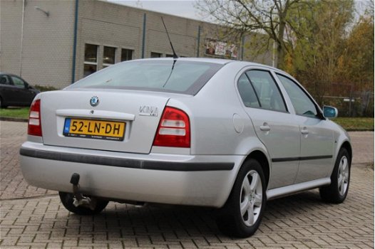 Skoda Octavia - 1.6 Collection climate goed onderhouden - 1