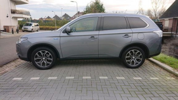 Mitsubishi Outlander - 2.0 PHEV Executive Edition X-Line - 1