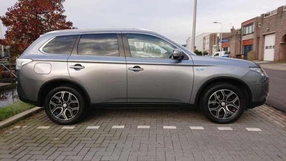 Mitsubishi Outlander - 2.0 PHEV Executive Edition X-Line - 1