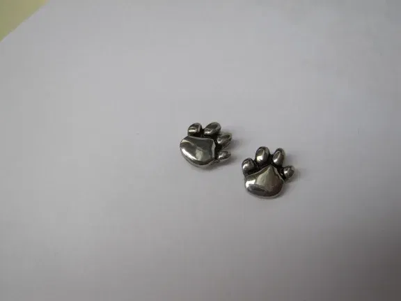 Zilveren oorbellen kleine beren / dieren pootje 0.8x0.8 cm - nr. 1
