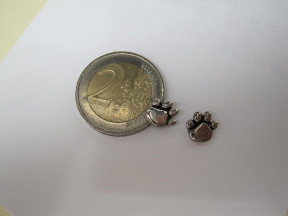 Zilveren oorbellen kleine beren / dieren pootje 0.8x0.8 cm - Afbeelding 2