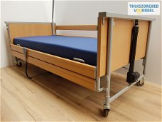 Thuiszorgbed hoog-laag bed zorgbed ziekenhuisbed hooglaagbed