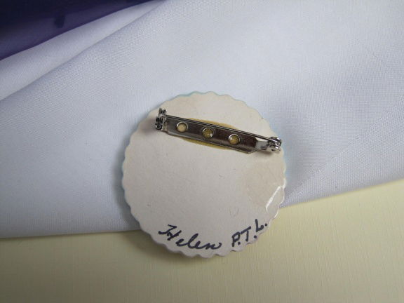 Broche keramiek porselein sneewman met blauwe vogel 4.3 cm - Afbeelding 3