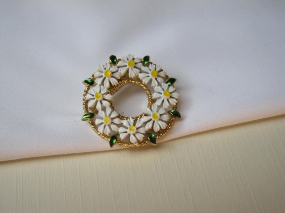 Broche goudkleurig cirkel model met wit geel emaille madeliefje bloemetjes 2.7 cm. - Afbeelding 7