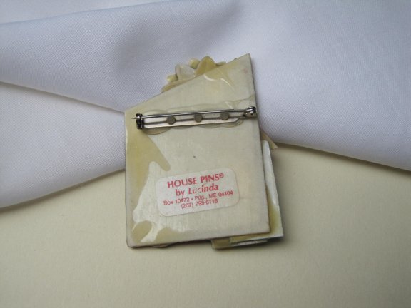 Broche Lucinda twee geel rode huizen en bloem zon 6.7x4.9 cm - Afbeelding 5