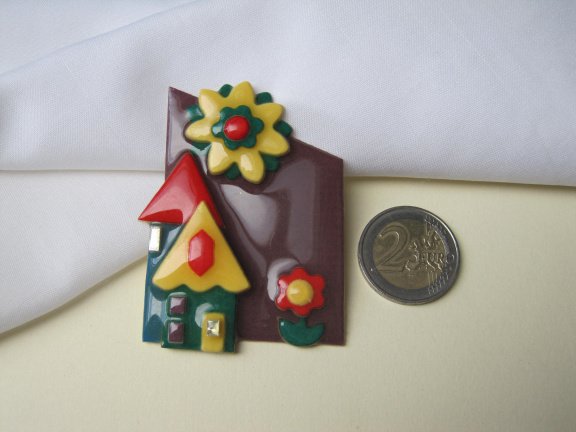 Broche Lucinda twee geel rode huizen en bloem zon 6.7x4.9 cm - Afbeelding 6