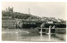 A010 Lyon - Passerelle du Palais de Justice sur la / Saone et Colline de Fourviere / Frankrijk