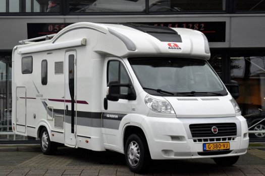 Adria MATRIX PLUS M 680 SL ENKELE BEDDEN+HEFBED CAMPER - 1