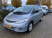 Toyota Previa - 2.0 D-4D Sol Window Van NAP / APK TOT 10-2020 / AIRCO / GRIJS KENTEKEN - 1 - Thumbnail