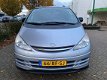 Toyota Previa - 2.0 D-4D Sol Window Van NAP / APK TOT 10-2020 / AIRCO / GRIJS KENTEKEN - 1 - Thumbnail