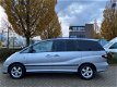 Toyota Previa - 2.0 D-4D Sol Window Van NAP / APK TOT 10-2020 / AIRCO / GRIJS KENTEKEN - 1 - Thumbnail