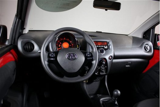 Toyota Aygo - 1.0 VVT-i (Centrale vergrendeling - Airconditioning - Bluetooth) /Demo-voertuig - 1