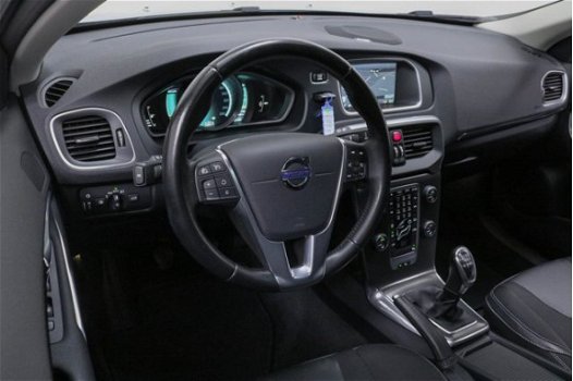 Volvo V40 - 1.6 D2 Momentum Panoramdak Navigatie Xenon Climate Control - 1