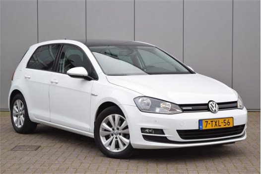 Volkswagen Golf - 1.6 TDI Highline BlueMotion Camera PDC Navi Cruise Climate Trekhaak Lmv 16