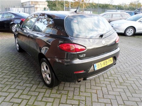 Alfa Romeo 147 - 1.6 T.Spark Distinctive - 1