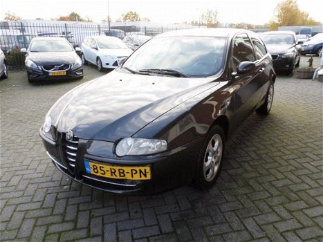 Alfa Romeo 147 - 1.6 T.Spark Distinctive - 1