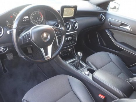 Mercedes-Benz A-klasse - 180 Edition Navigatie 4U3 Airco, navi, Nap, Bj 2013 - 1