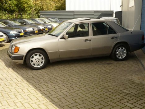 Mercedes-Benz 200-serie - 260 E (W124) - 1