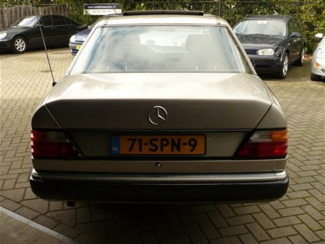 Mercedes-Benz 200-serie - 260 E (W124) - 1