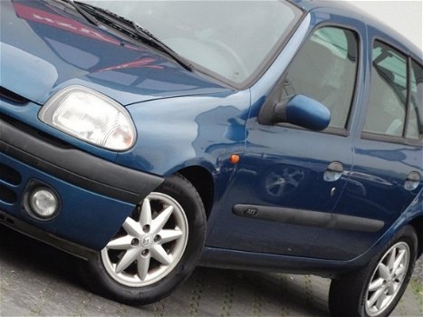 Renault Clio - 1.6 RXE AUTOMAAT APK 2020 (bj1999) - 1