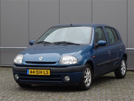 Renault Clio - 1.6 RXE AUTOMAAT APK 2020 (bj1999) - 1