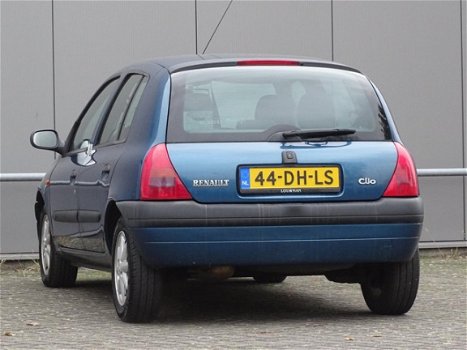 Renault Clio - 1.6 RXE AUTOMAAT APK 2020 (bj1999) - 1