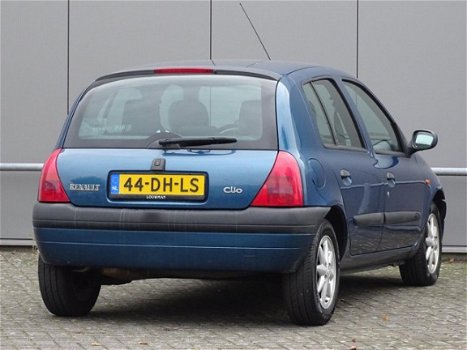 Renault Clio - 1.6 RXE AUTOMAAT APK 2020 (bj1999) - 1