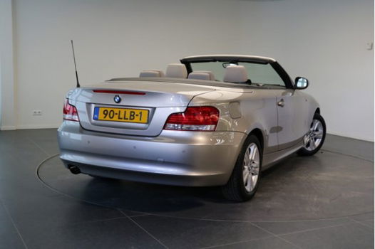 BMW 1-serie Cabrio - 118i High Executive Automaat / Navigatie / Sportstoelen leder / LM Velgen / Par - 1