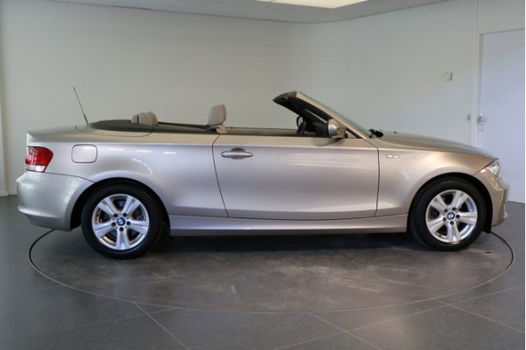 BMW 1-serie Cabrio - 118i High Executive Automaat / Navigatie / Sportstoelen leder / LM Velgen / Par - 1