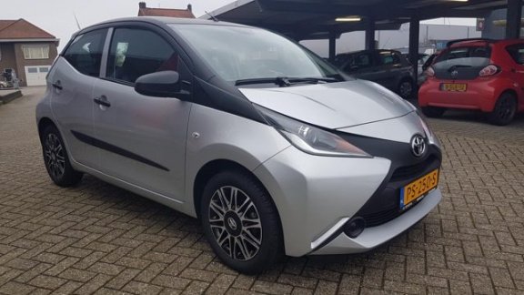 Toyota Aygo - 1.0 VVT-i x-now Bi-Tone Edition - 1