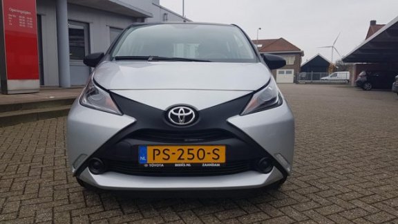 Toyota Aygo - 1.0 VVT-i x-now Bi-Tone Edition - 1