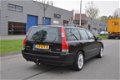 Volvo V70 - 2.4 T Comfort Line SCHUIFDAK/NAVIGATIE/LEDER 1 JAAR APK - 1 - Thumbnail