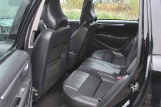 Volvo V70 - 2.4 T Comfort Line SCHUIFDAK/NAVIGATIE/LEDER 1 JAAR APK - 1