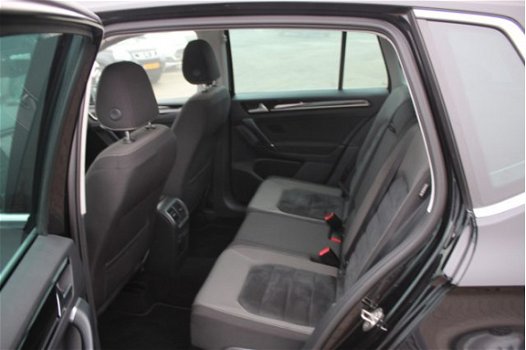 Volkswagen Golf Sportsvan - 1.6 TDI Highline Euro 6 airco, climate control, navigatie, stoelverwarmi - 1
