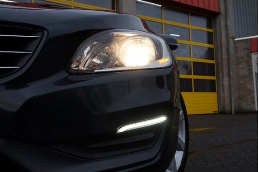 Volvo S60 - 1.6 T3 Momentum BJ2014 LED | LMV17