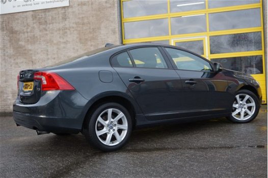 Volvo S60 - 1.6 T3 Momentum BJ2014 LED | LMV17