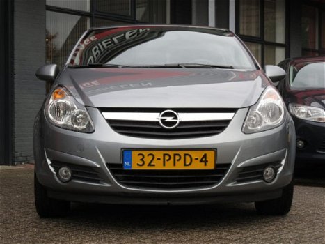 Opel Corsa - 1.4-16V '111' Edition| 100-PK| 3-Deurs| Sportief| | AIRCO | CRUISE CONTROL | LM VELGEN - 1