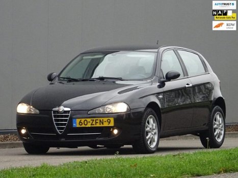 Alfa Romeo 147 - 1.9 JTD Business Pro Navi 5-Drs Airco Dealer-Oh - 1