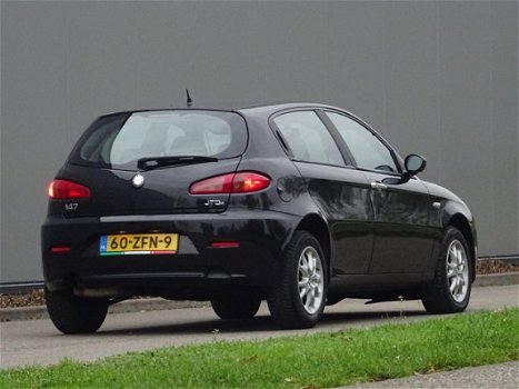 Alfa Romeo 147 - 1.9 JTD Business Pro Navi 5-Drs Airco Dealer-Oh - 1