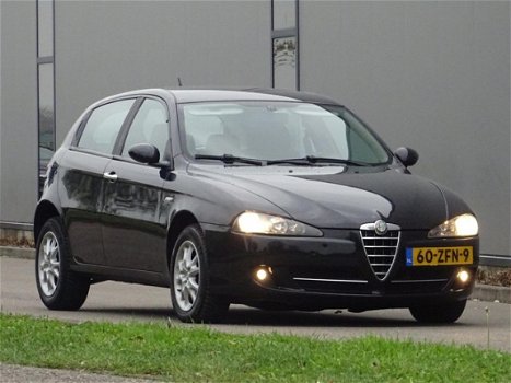 Alfa Romeo 147 - 1.9 JTD Business Pro Navi 5-Drs Airco Dealer-Oh - 1