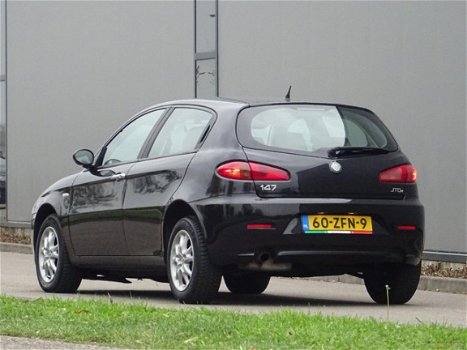 Alfa Romeo 147 - 1.9 JTD Business Pro Navi 5-Drs Airco Dealer-Oh - 1