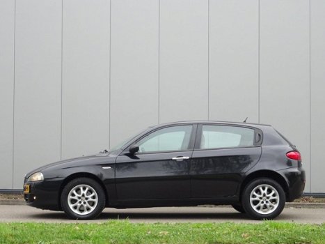 Alfa Romeo 147 - 1.9 JTD Business Pro Navi 5-Drs Airco Dealer-Oh - 1