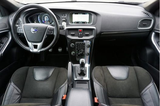 Volvo V40 - 2.0 D2 R-Design Business - 1