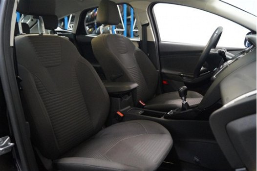 Ford Focus - EcoBoost 125pk 5-drs Titanium Navigatie Parkeersensoren Climatecontrol - 1
